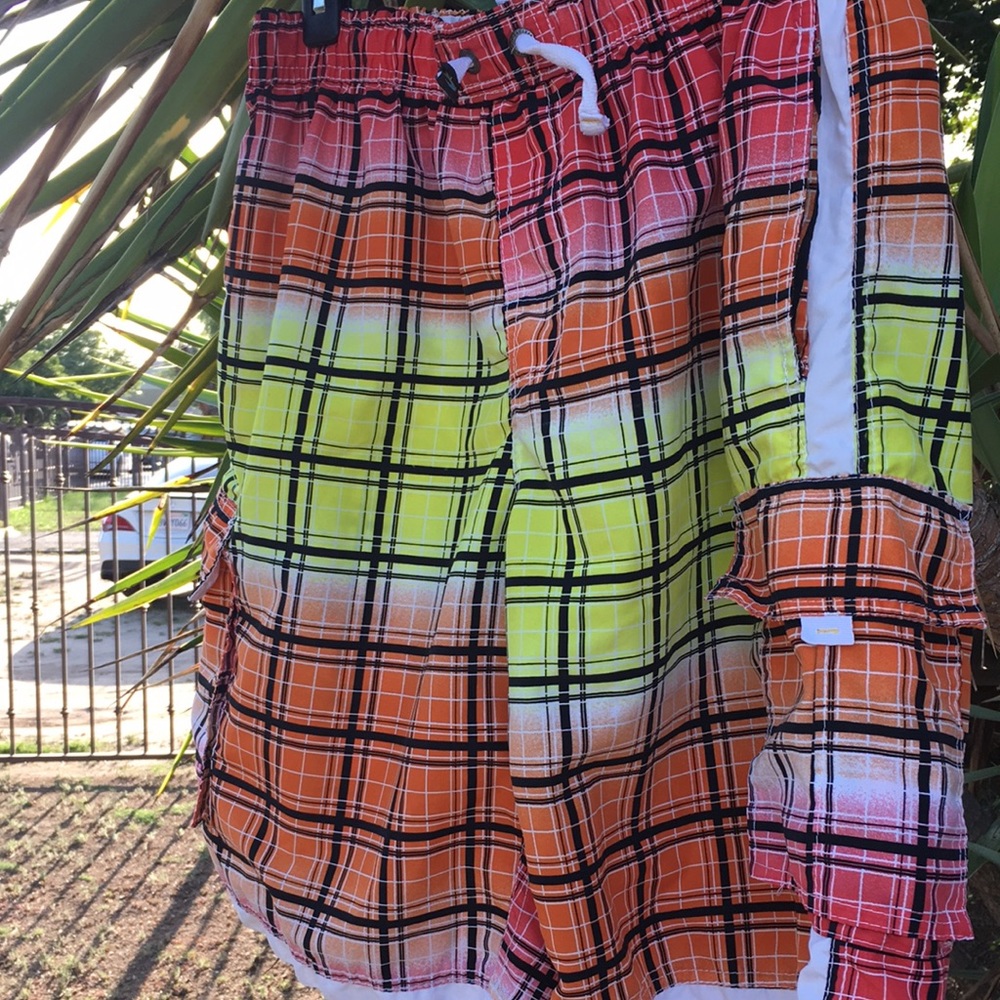 B Split shorts - Picture 3 of 6